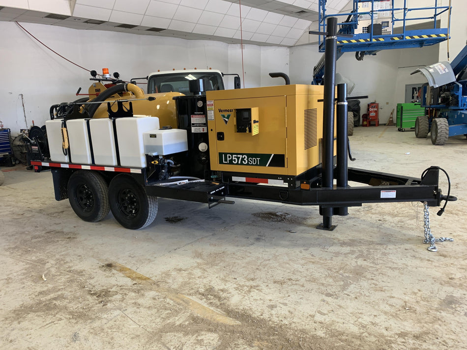 2021 Vac-Tron LP573SDT T4 Koehler Diesel Engine, 500 Gallon Debris Tank, x2 100 Gallon Water Tanks