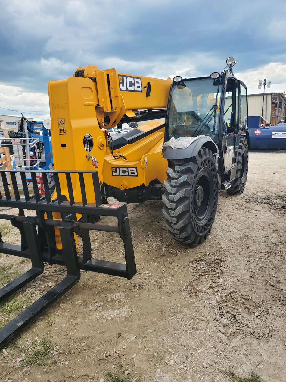 2020 JCB 509-42 Cab/Heat/Air, Solid Tires, Work Lights, Beacon, Aux Hydraulics, Back up Alarm, Lifting Eye, ES Decals