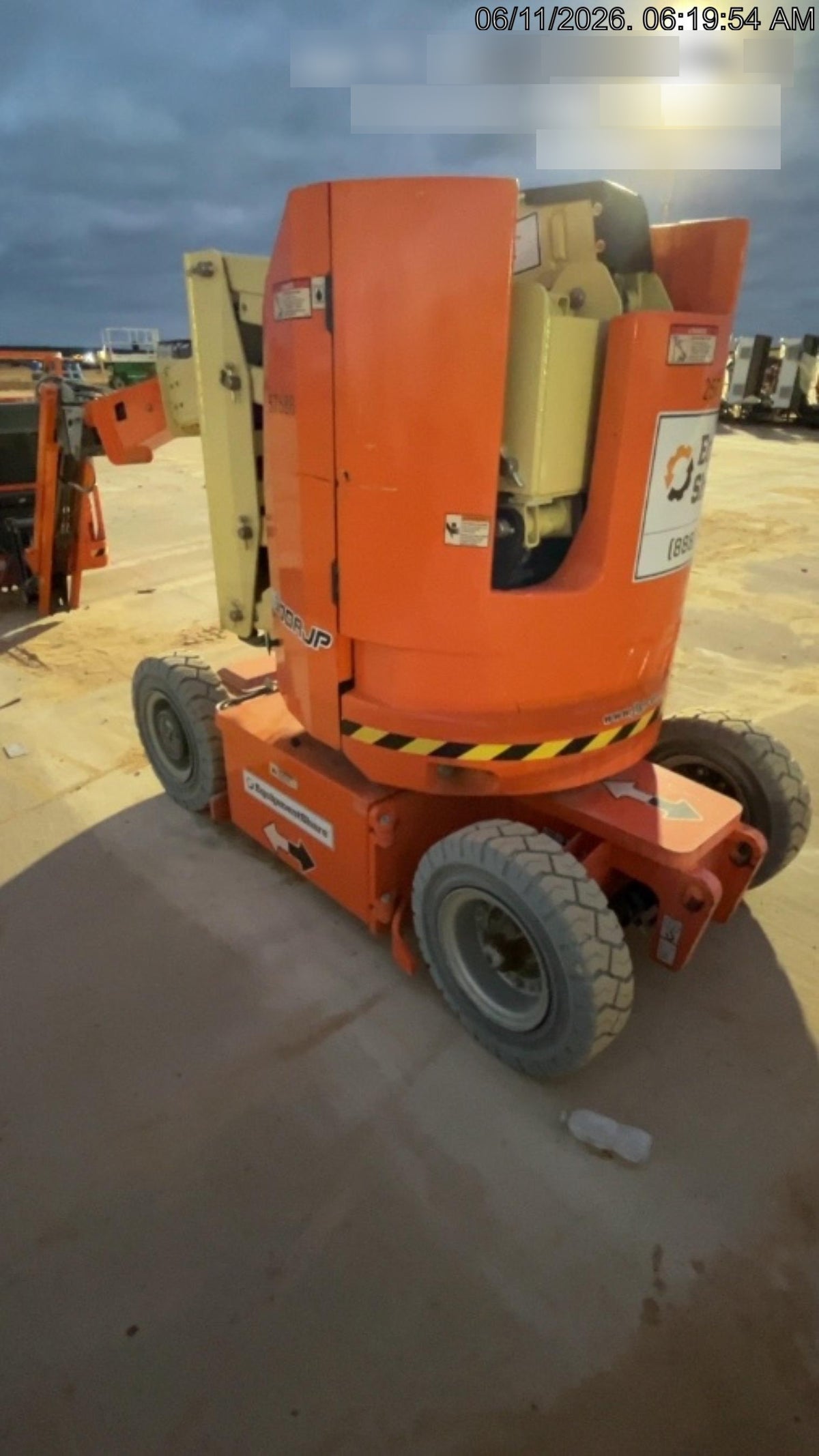 2022 JLG E300AJP