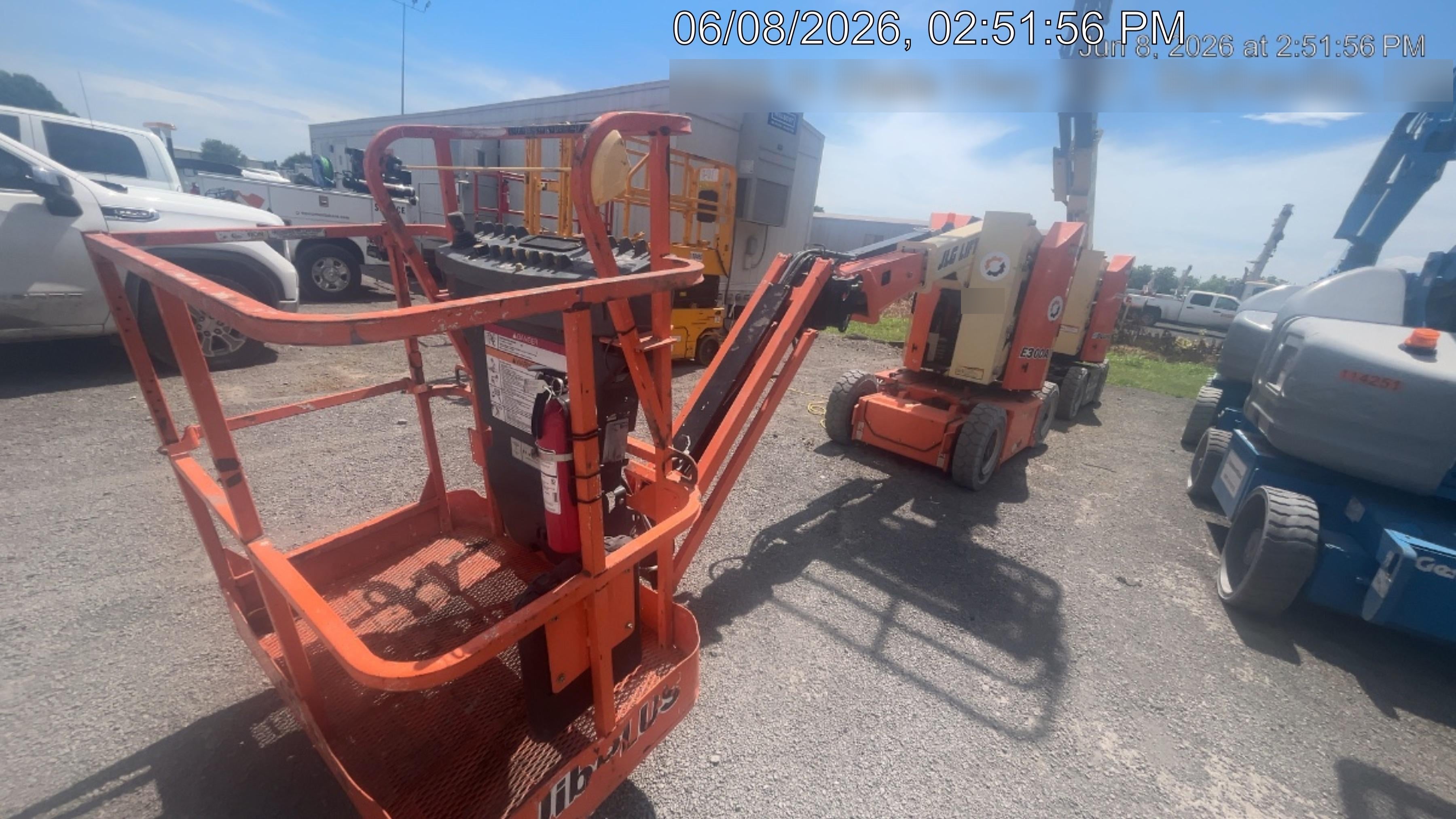 2019 JLG E300AJP