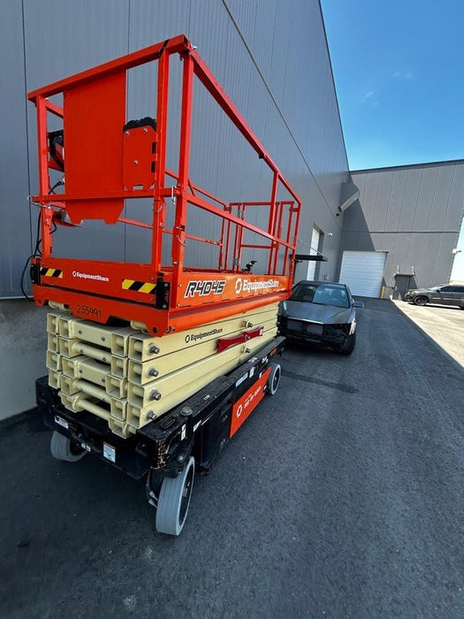 2022 JLG R4045
