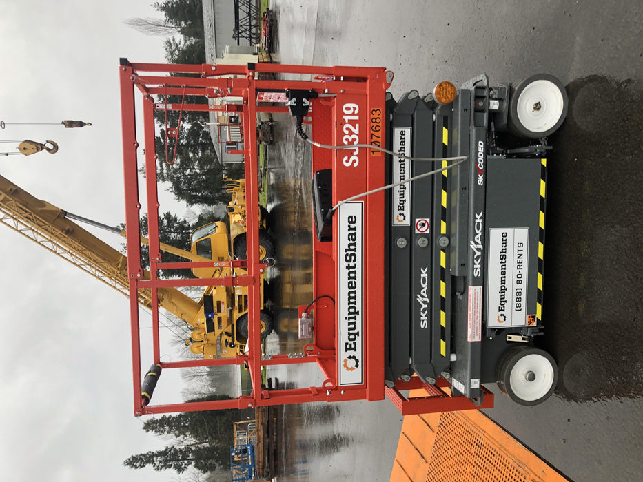 2020 Skyjack SJIII-3219 Solid NM Tires, Half height spring hinged entry gate, Dual Beacons, 800W Inverter