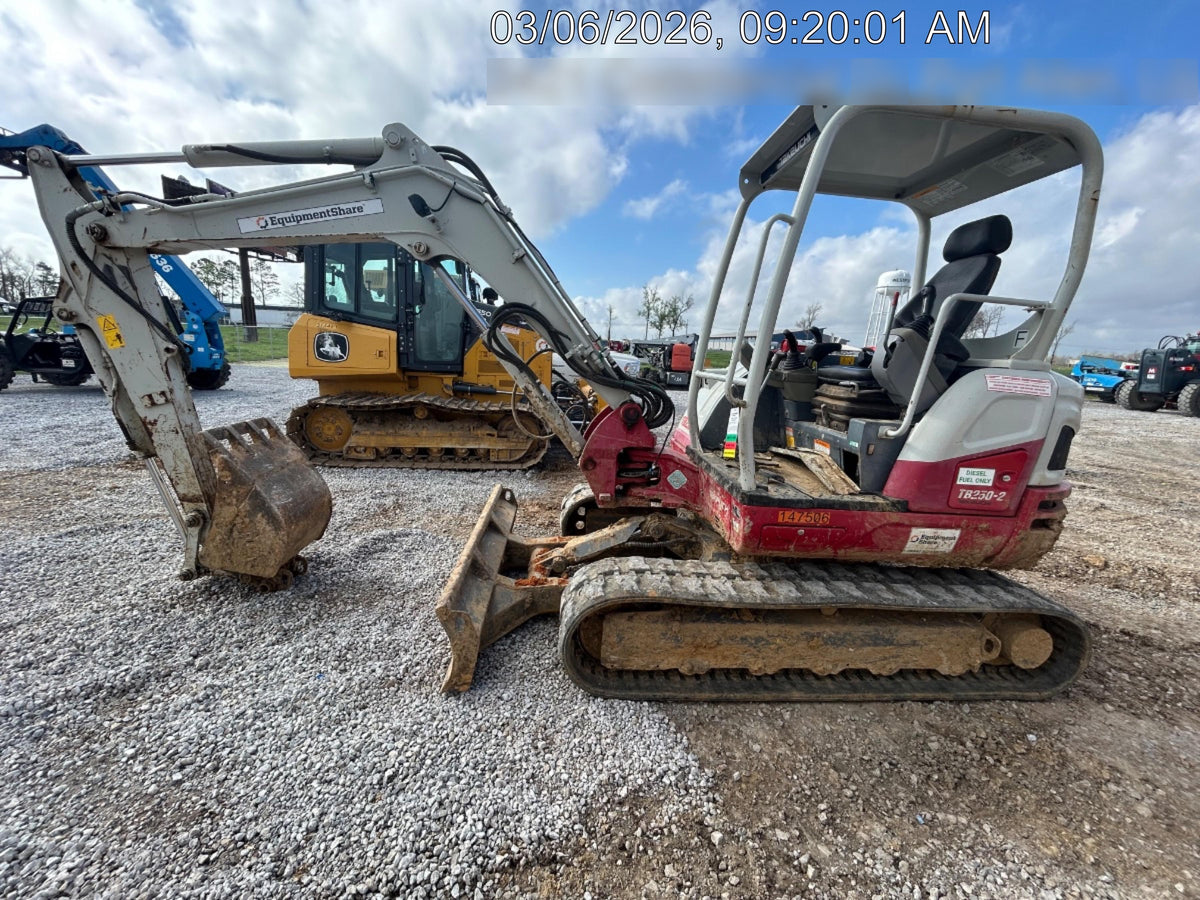 2021 TAKEUCHI TB250-2