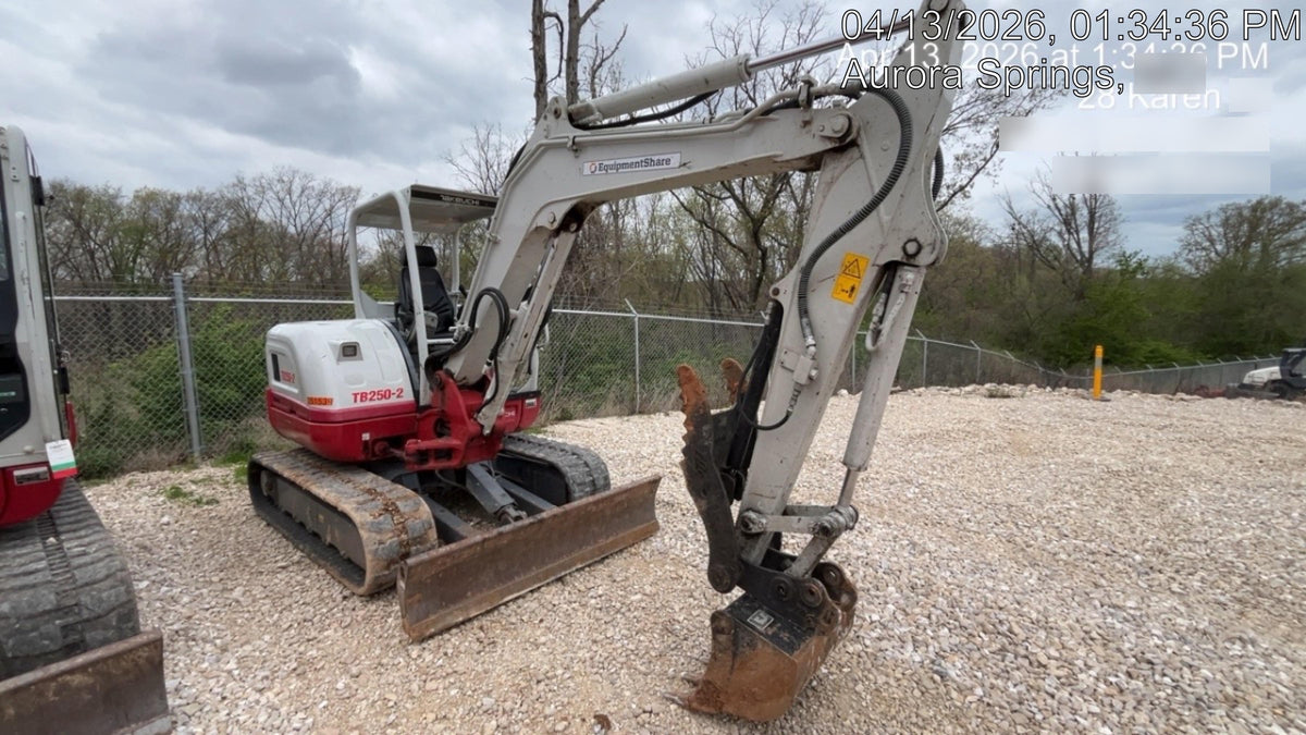 2022 TAKEUCHI TB250-2R