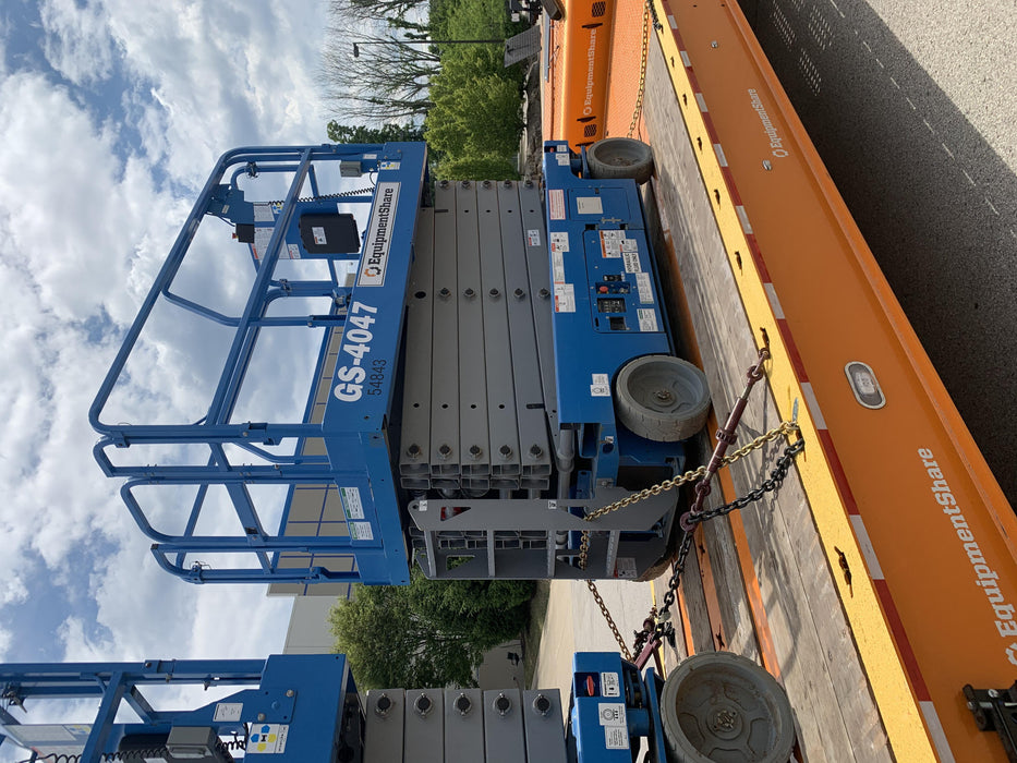 2019 Genie GS-4047 Folding rails with half height swing gate