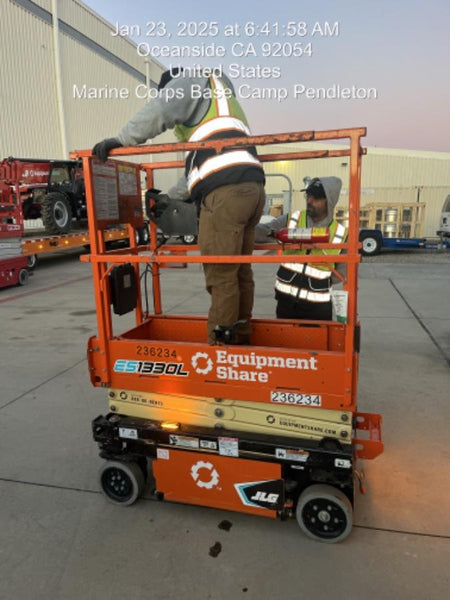 2022 JLG ES1330L