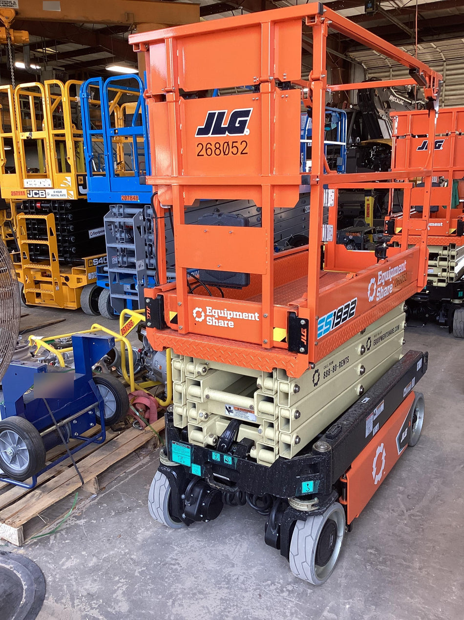 2022 JLG ES1932