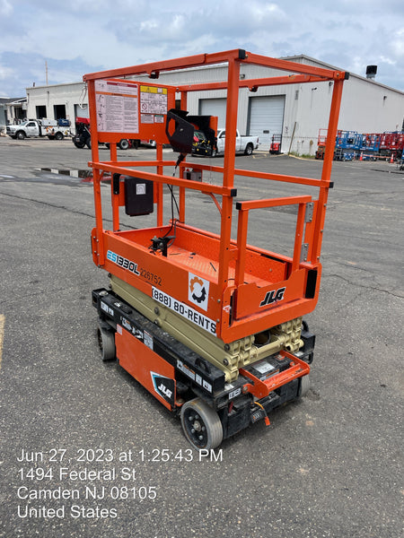 2022 JLG ES1330L