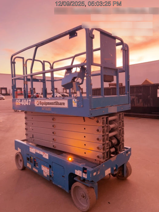 2019 Genie GS-4047 Folding rails with half height swing gate