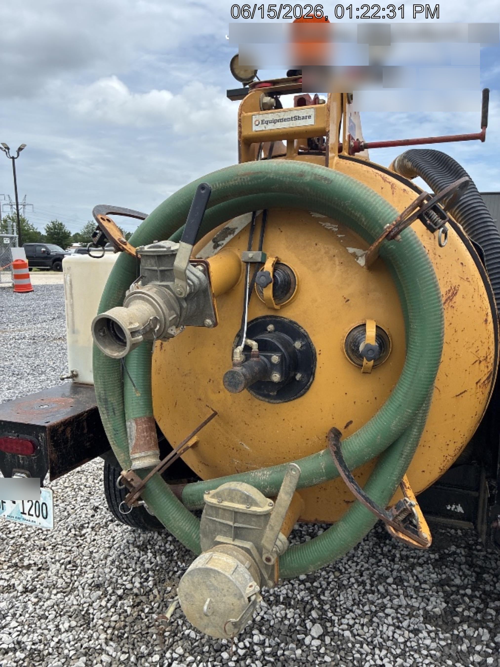 2021 Vac-Tron LP573XDT T4 Koehler Diesel Engine, 500 Gallon Debris Tank, x2 100 Gallon Water Tanks