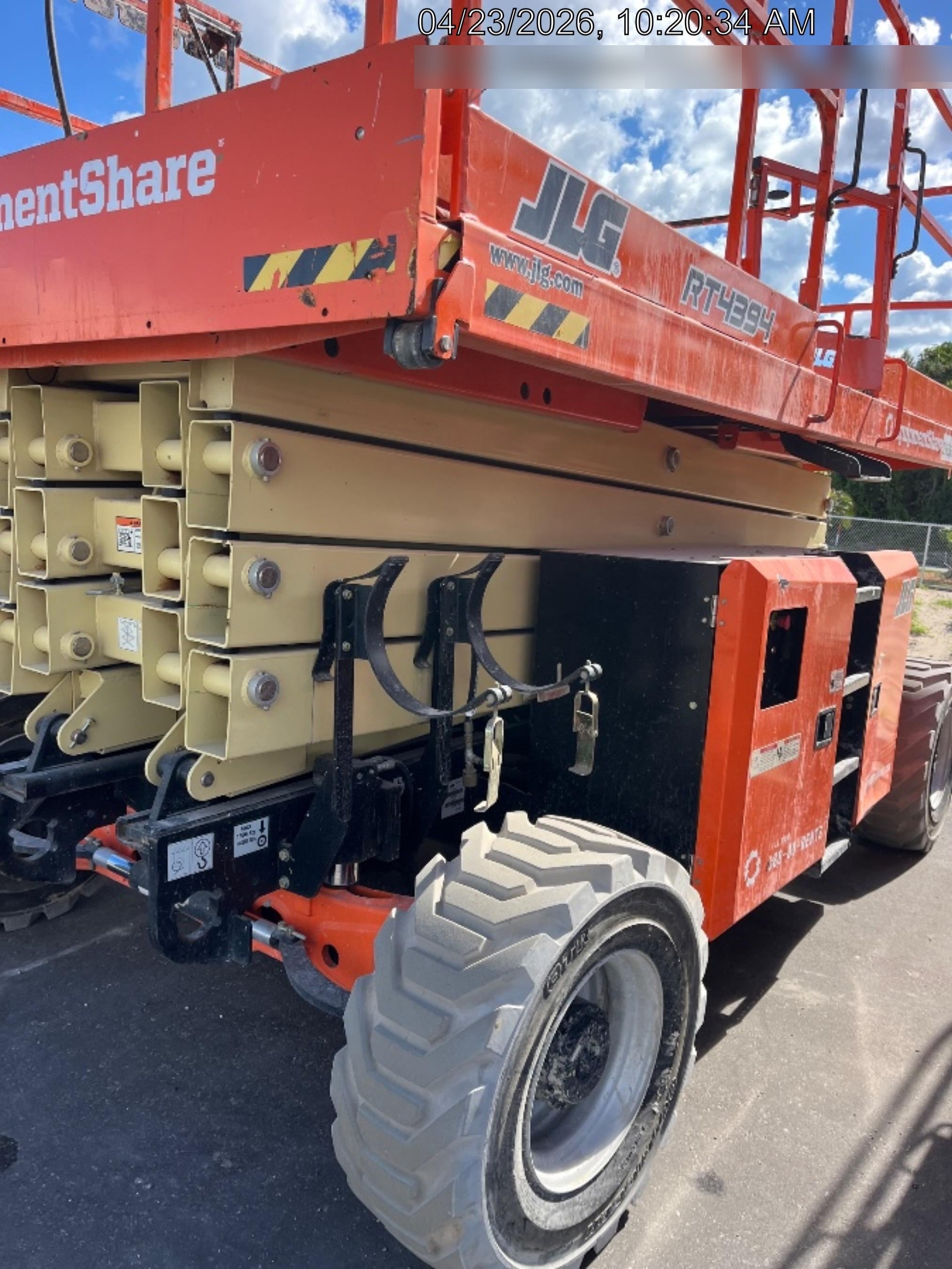 2023 JLG RT4394