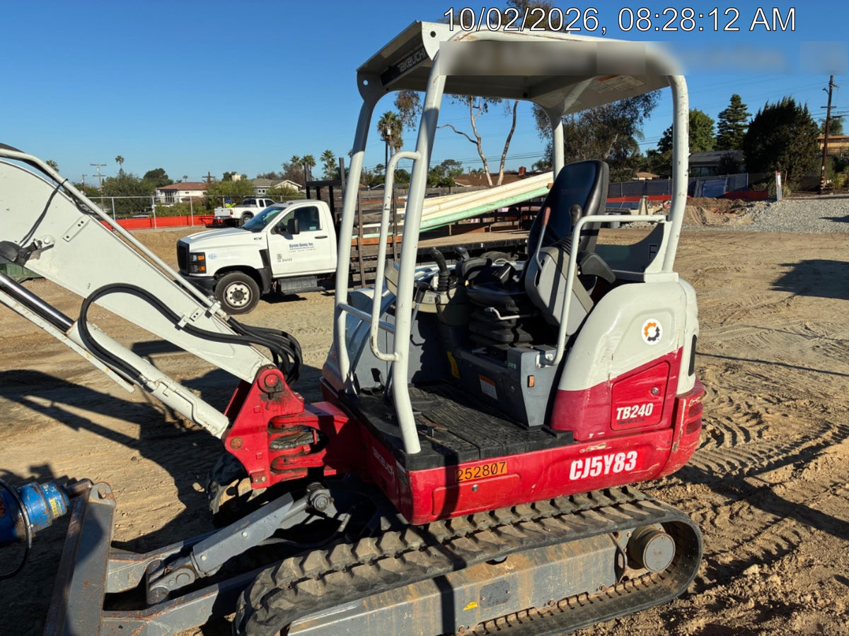 2021 TAKEUCHI TB240R
