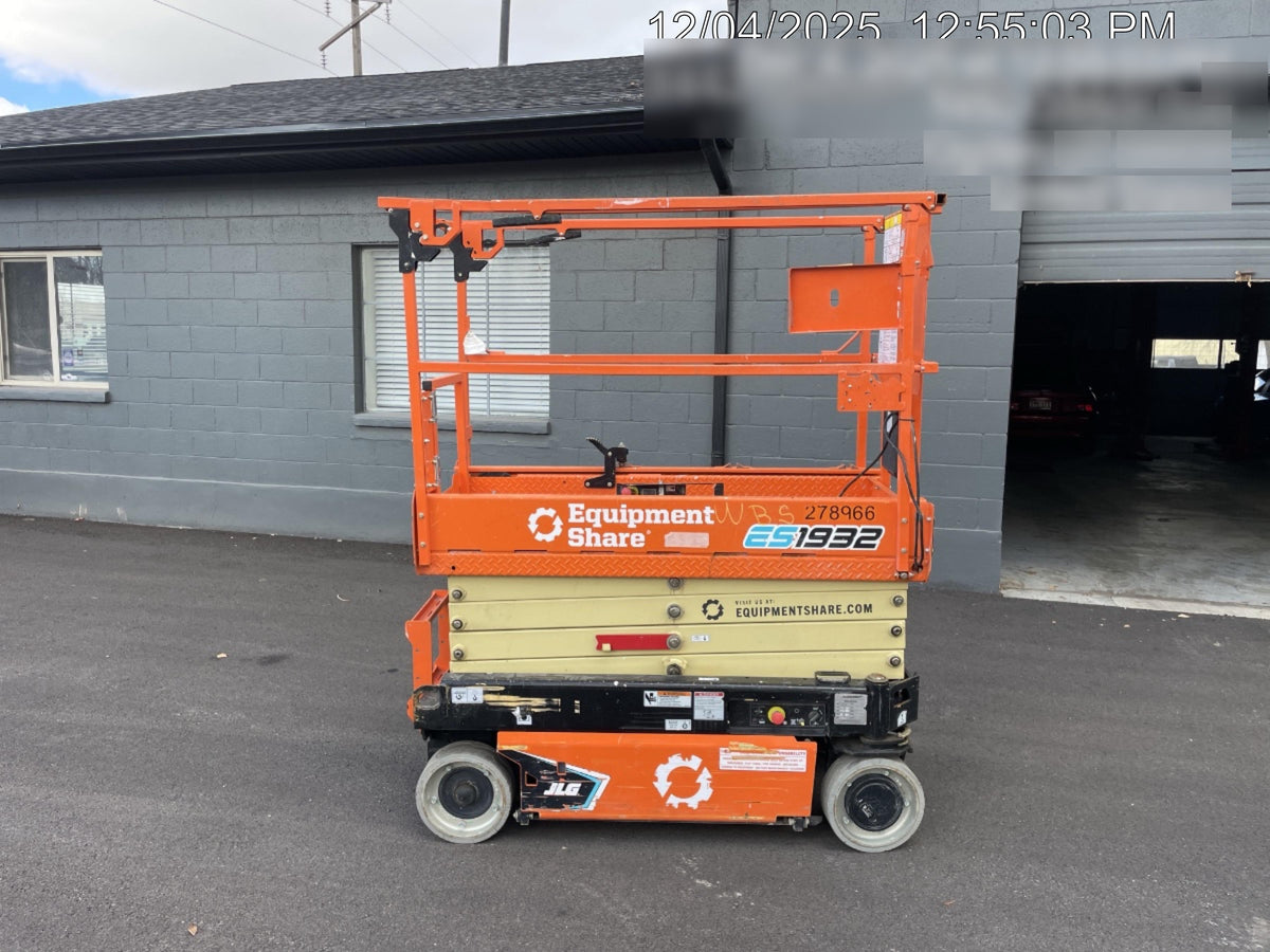 2022 JLG ES1932