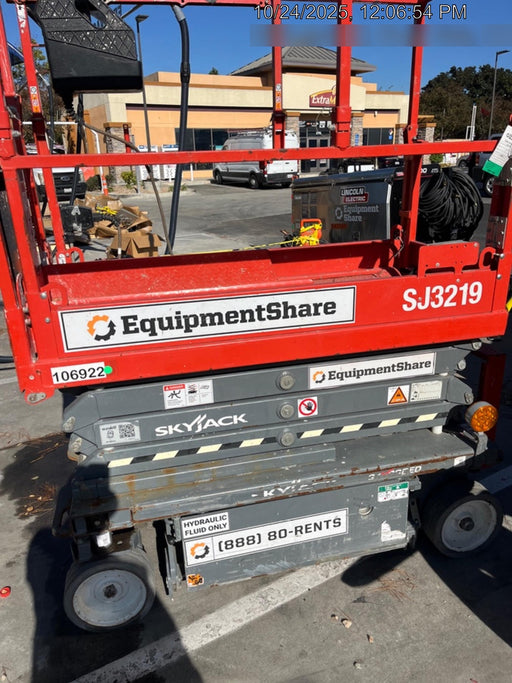 2020 Skyjack SJIII-3219 Solid NM Tires, Half height spring hinged entry gate, Dual Beacons, 800W Inverter