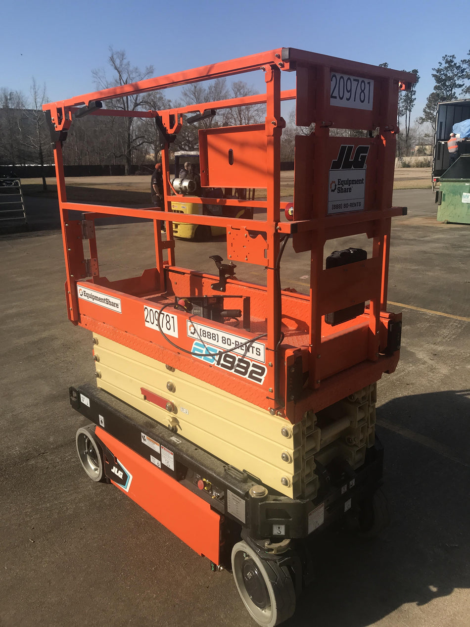 2022 JLG ES1932