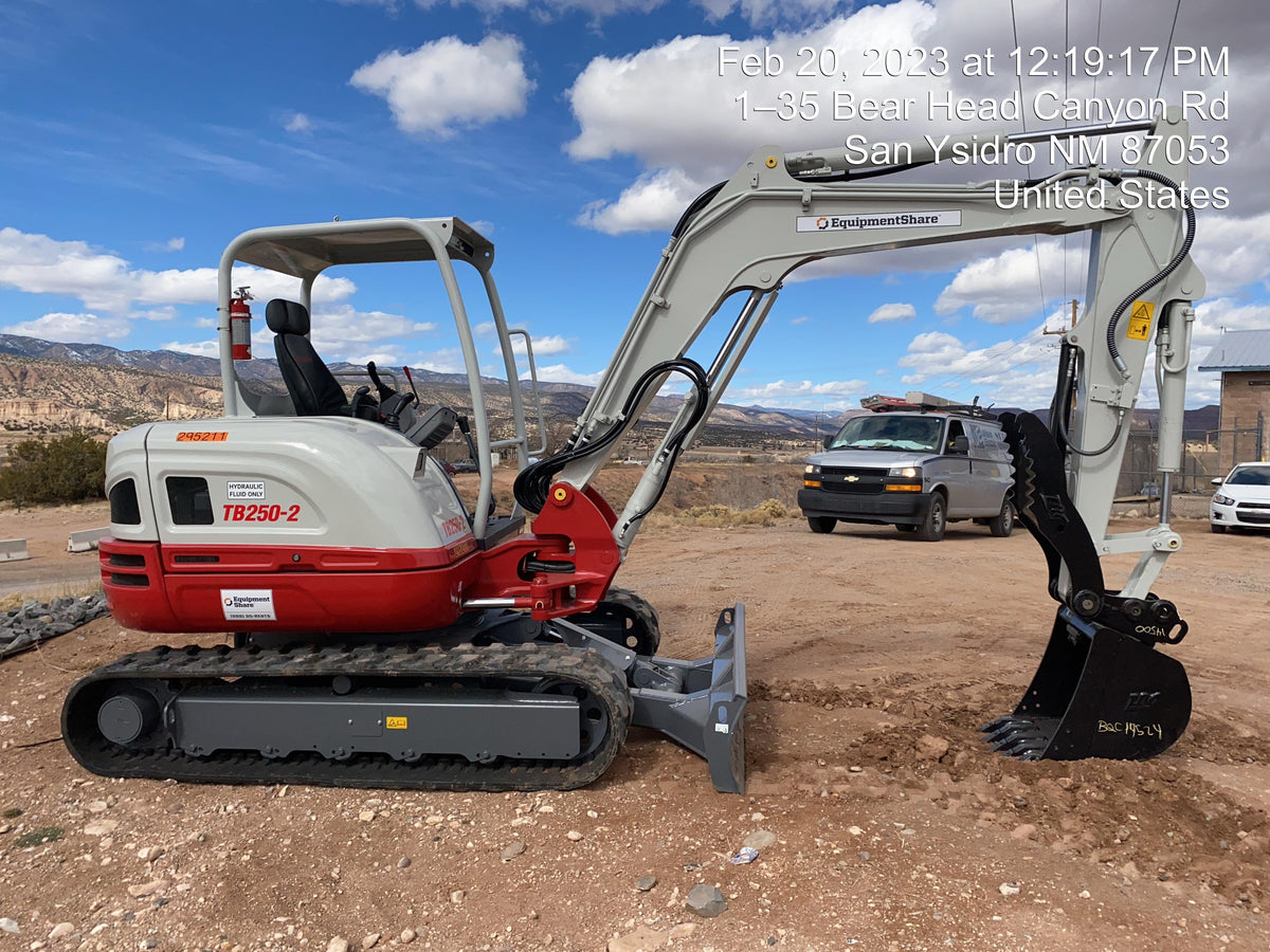 2023 TAKEUCHI TB250-2R