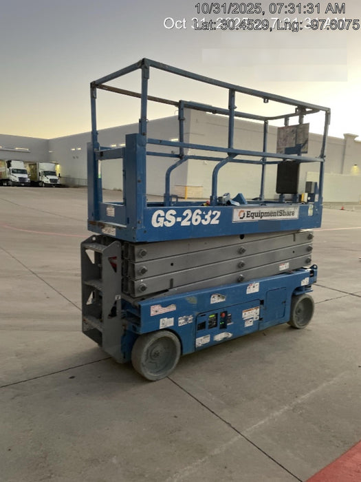 2019 Genie GS-2632 Folding rails with half height swing gate