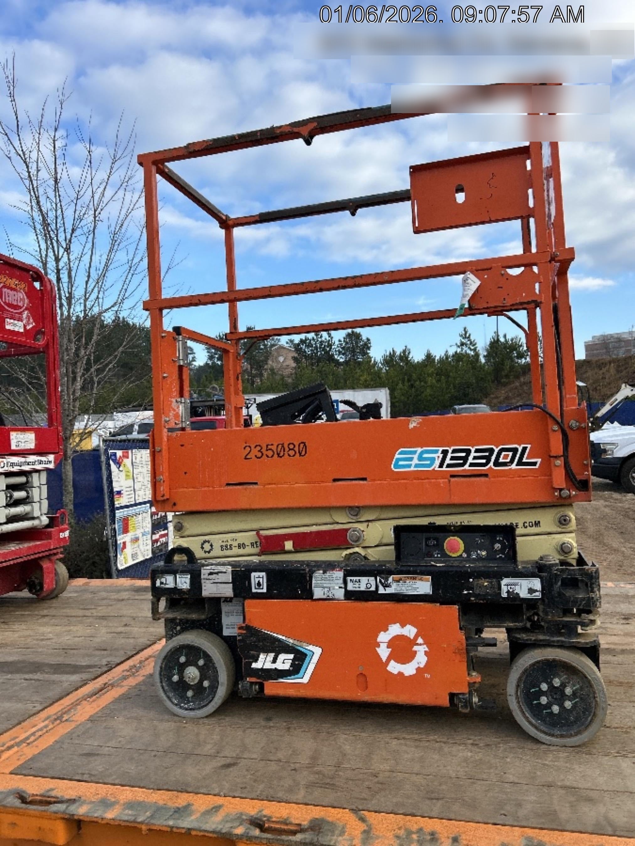 2022 JLG ES1330L