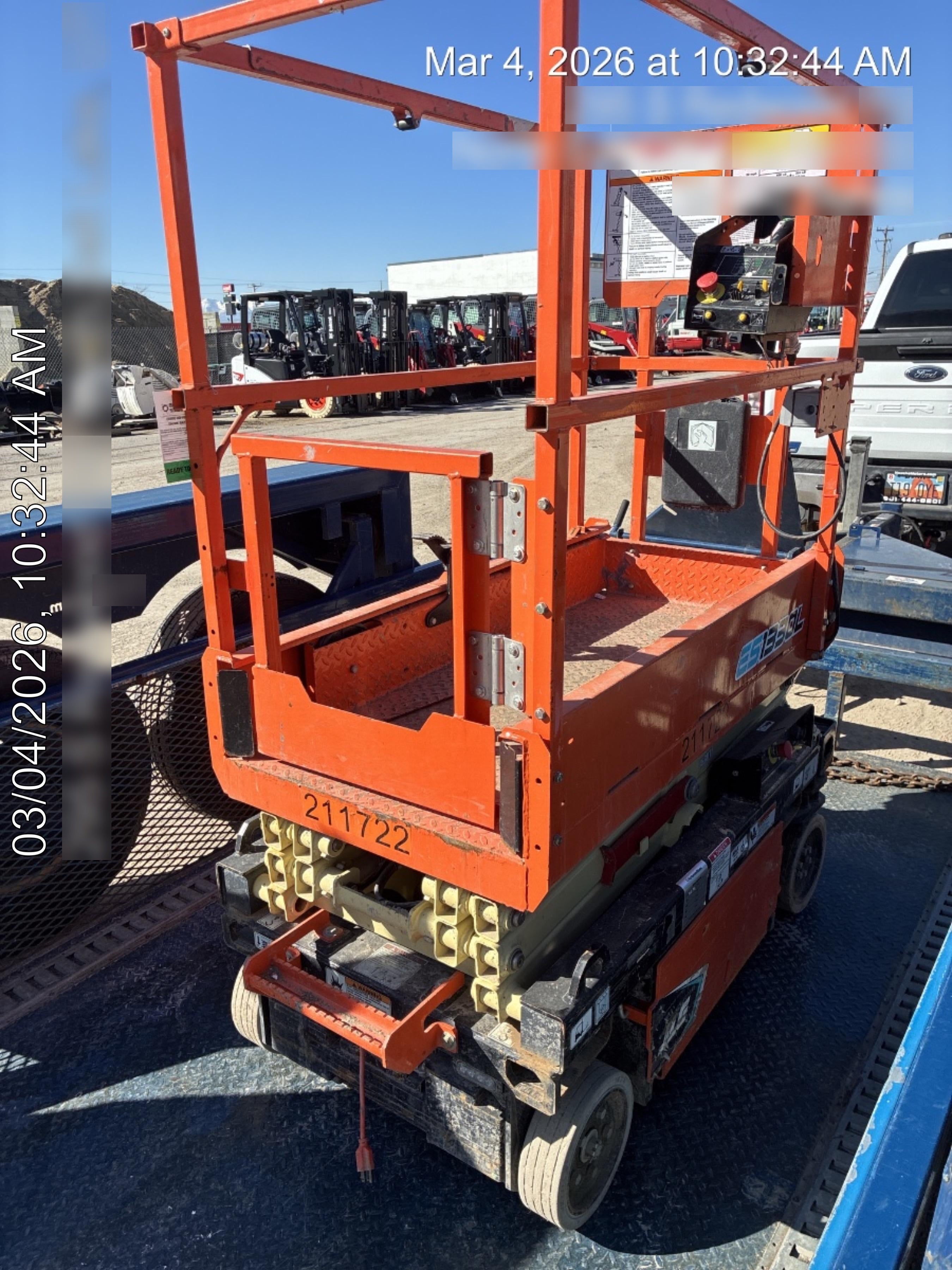 2022 JLG ES1330L