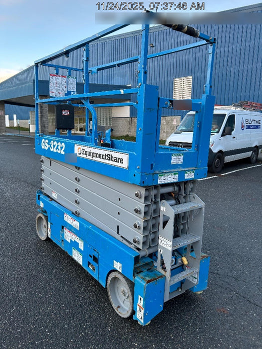 2020 Genie GS-3232 Standard, Folding half height swing gate, 800W Inverter