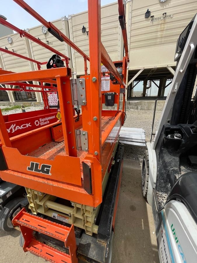 2023 JLG ES1932