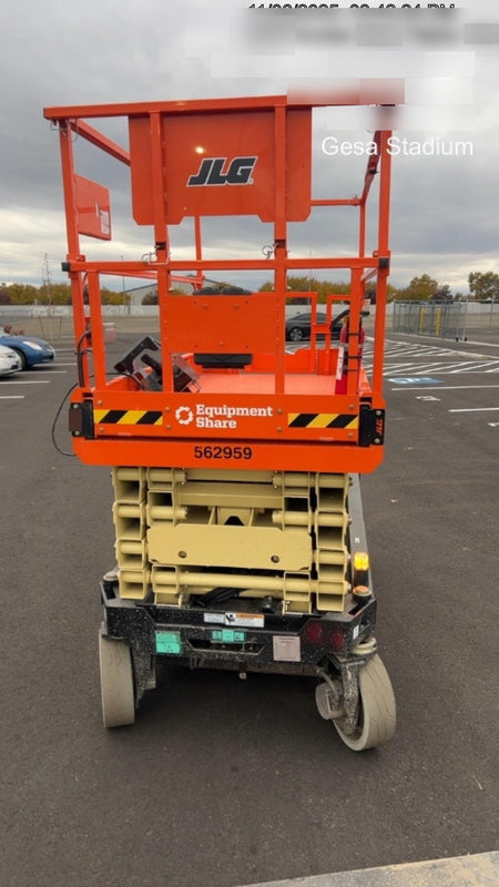 2025 JLG ES3246