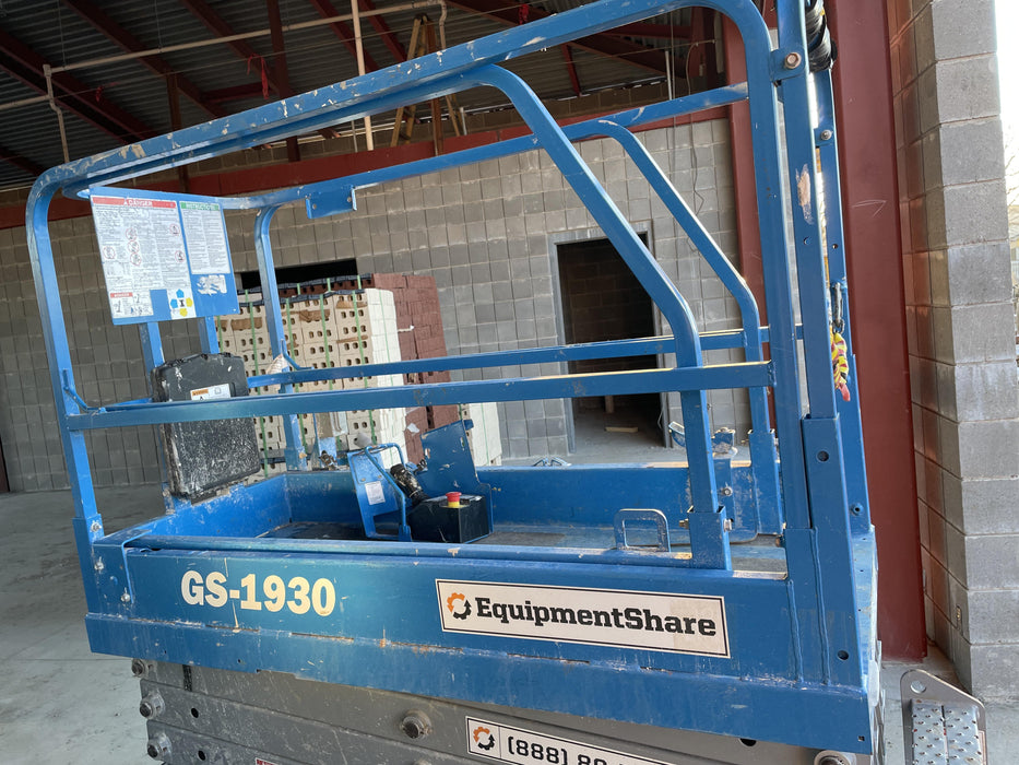 2019 Genie GS-1930 Fixed Rails with Chain Entry