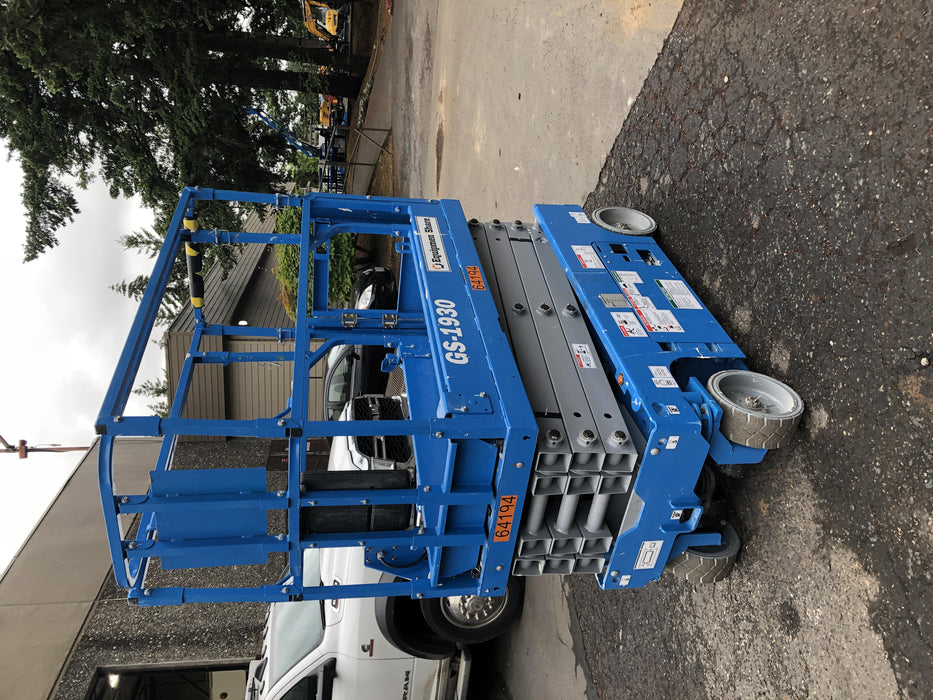 2020 Genie GS-1930 Solid Non Marking Tires, Beacon, Folding rails with half height swing gate, 800W Inverter