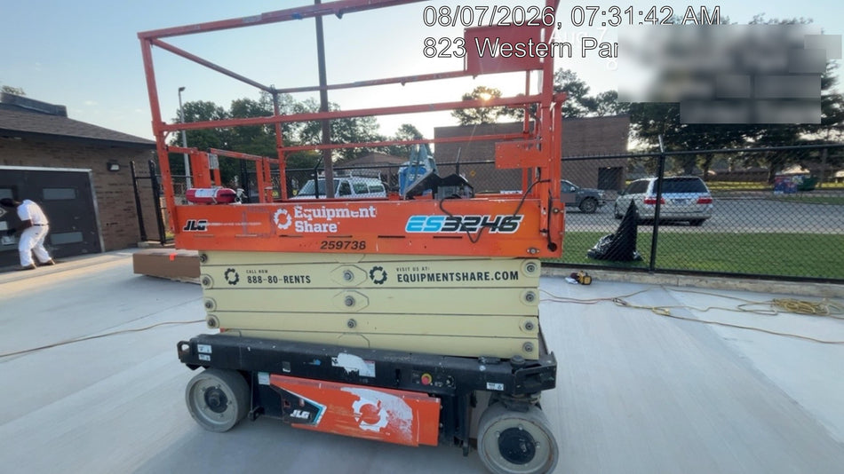 2022 JLG ES3246