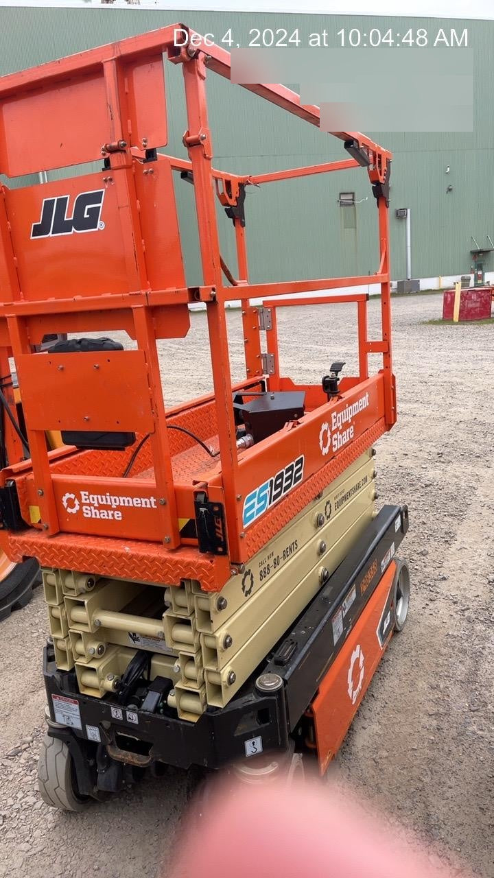 2023 JLG ES1932