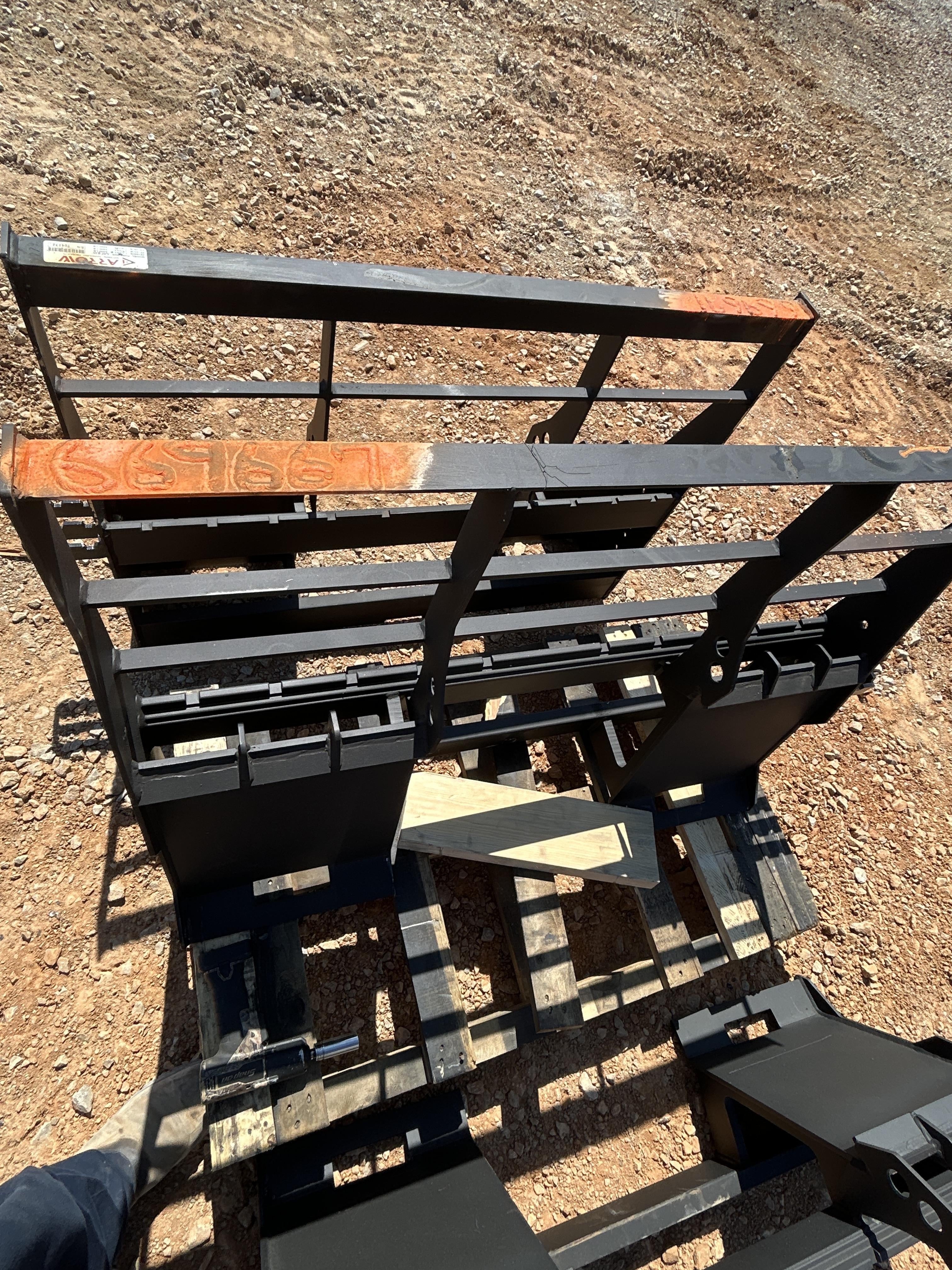 2026 ARROW MATERIAL HANDLING 72" Pallet Forks - Arrow