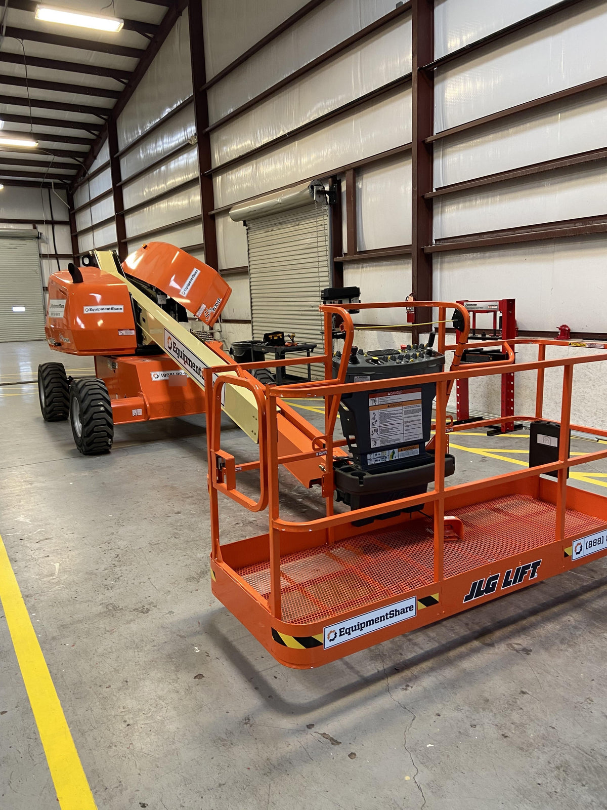 2020 JLG 400S