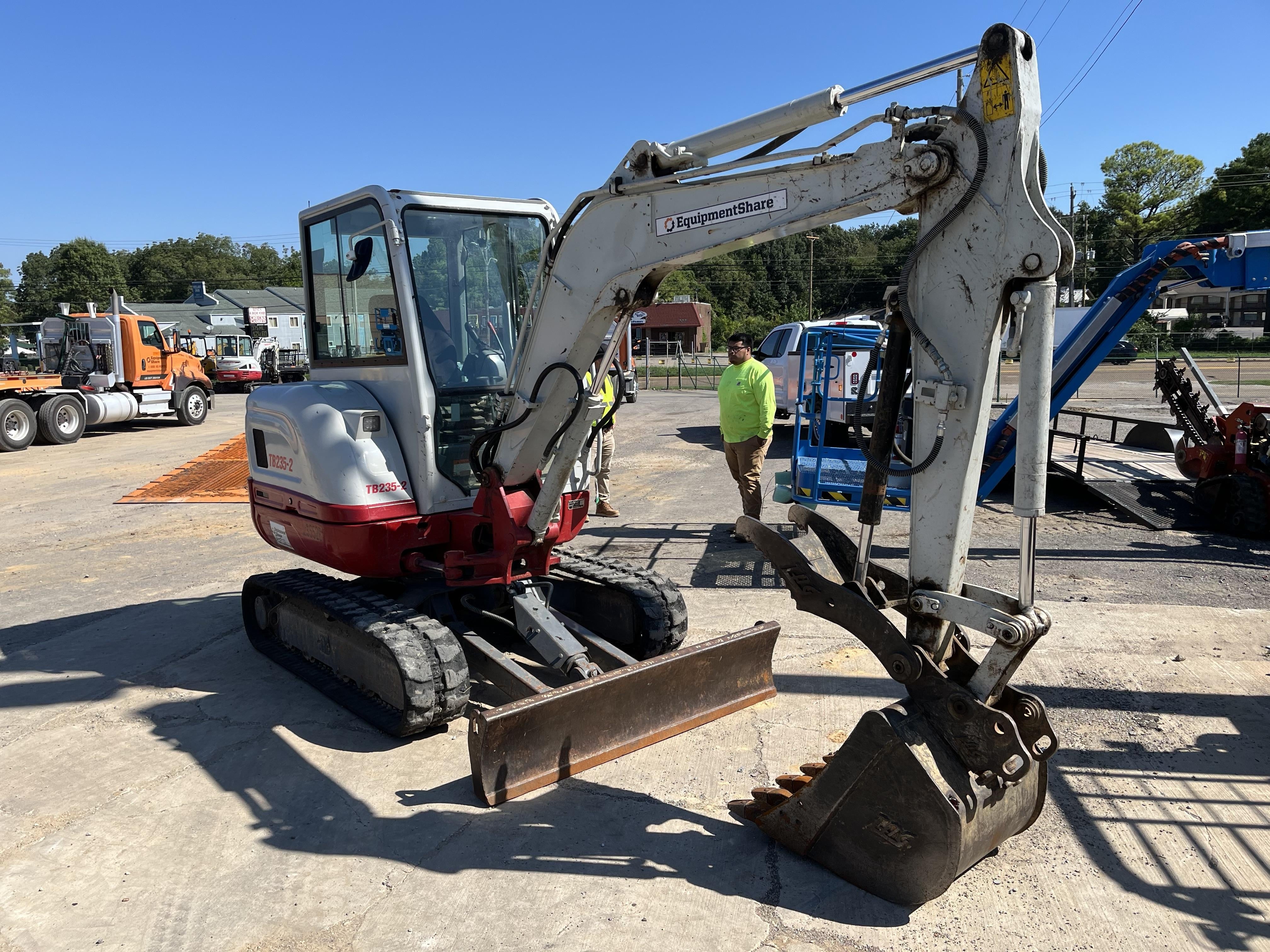 2022 TAKEUCHI TB235-2CR