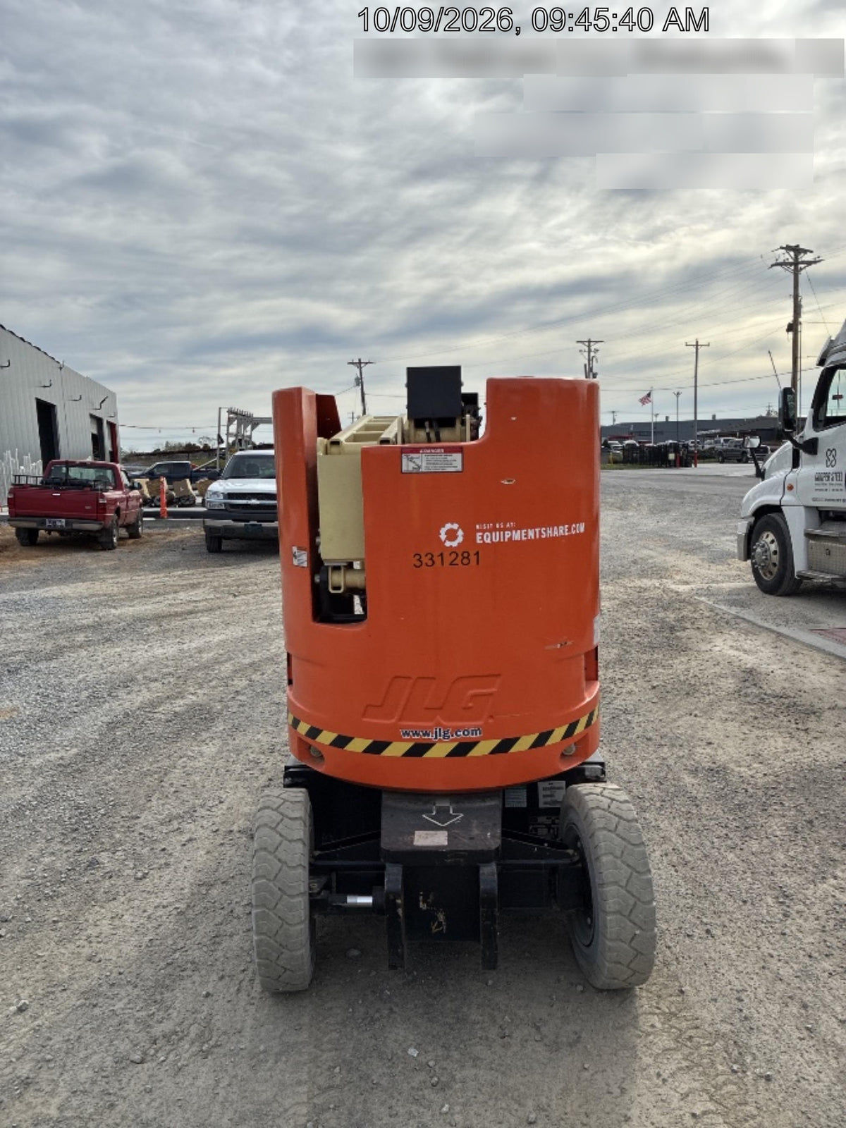 2023 JLG E300AJP