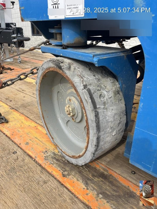 2019 Genie GS-4047 Folding rails with half height swing gate