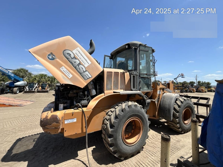 2015 Case 621F CLOSED CAB, JRB 416 STYLE HYD COUPLER