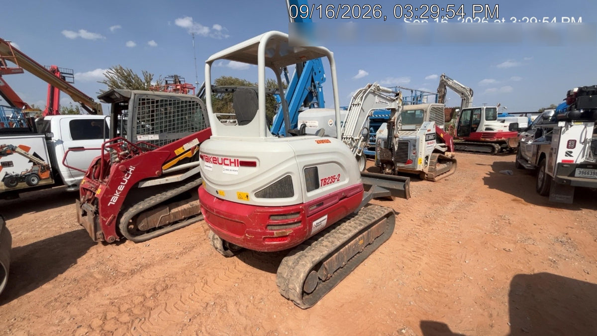 2022 TAKEUCHI TB235-2R