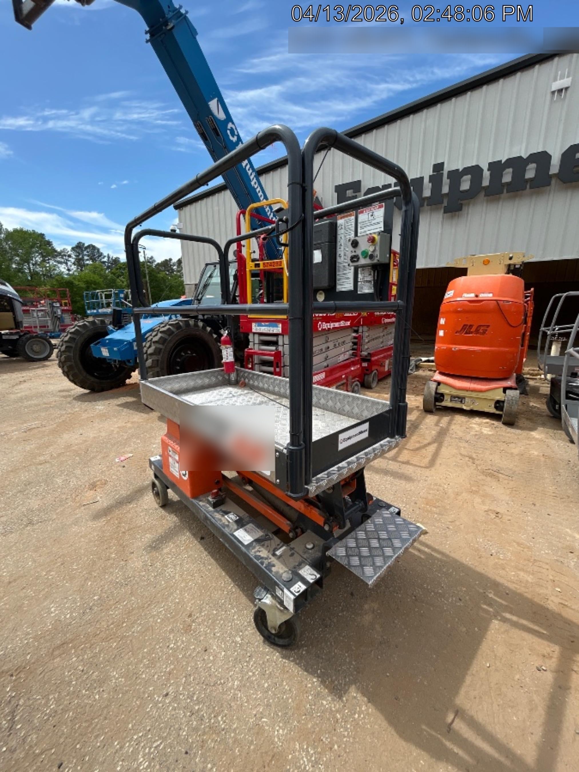 2023 JLG 1030P