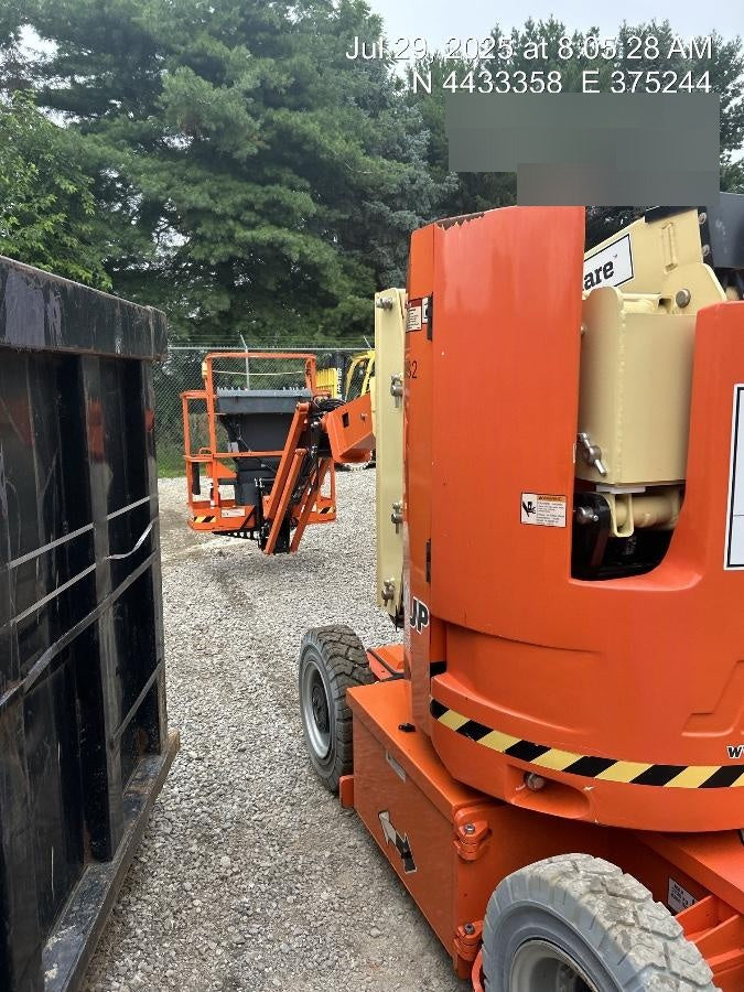 2021 JLG E300AJP