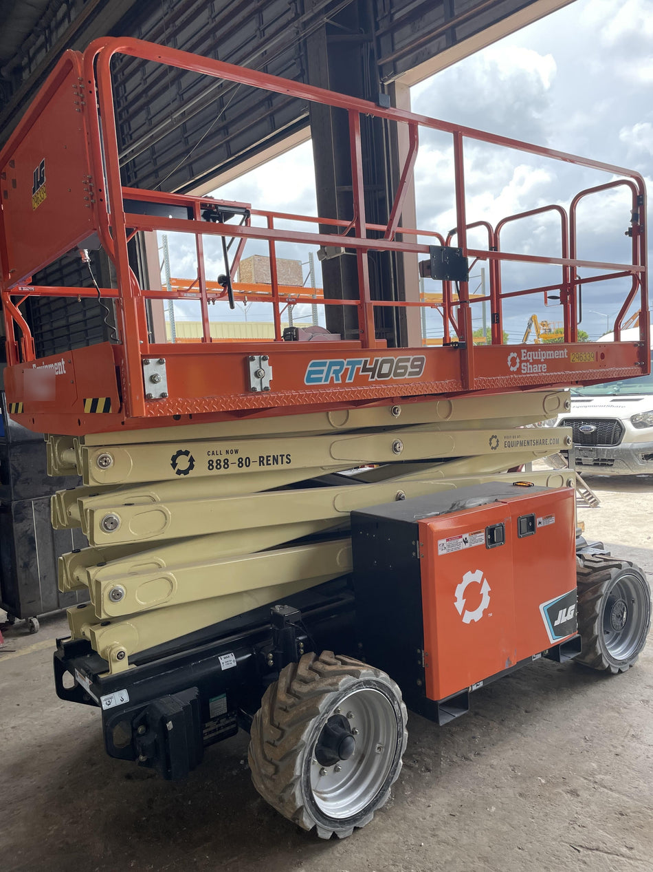 2023 JLG ERT4069