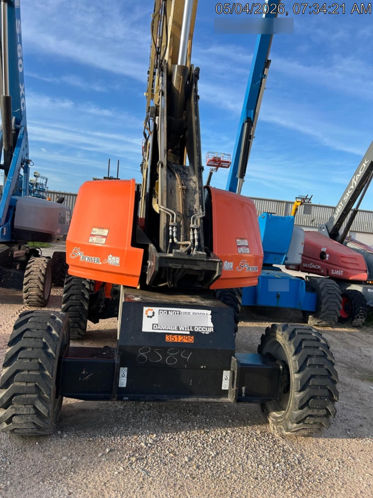 2023 JLG 600S