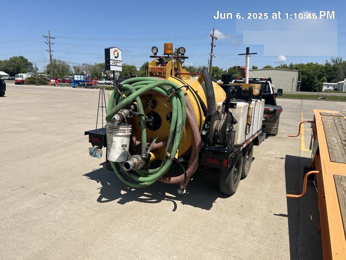 2022 Vac-Tron LP573XDT T4 Koehler Diesel Engine, 500 Gallon Debris Tank, x2 100 Gallon Water Tanks