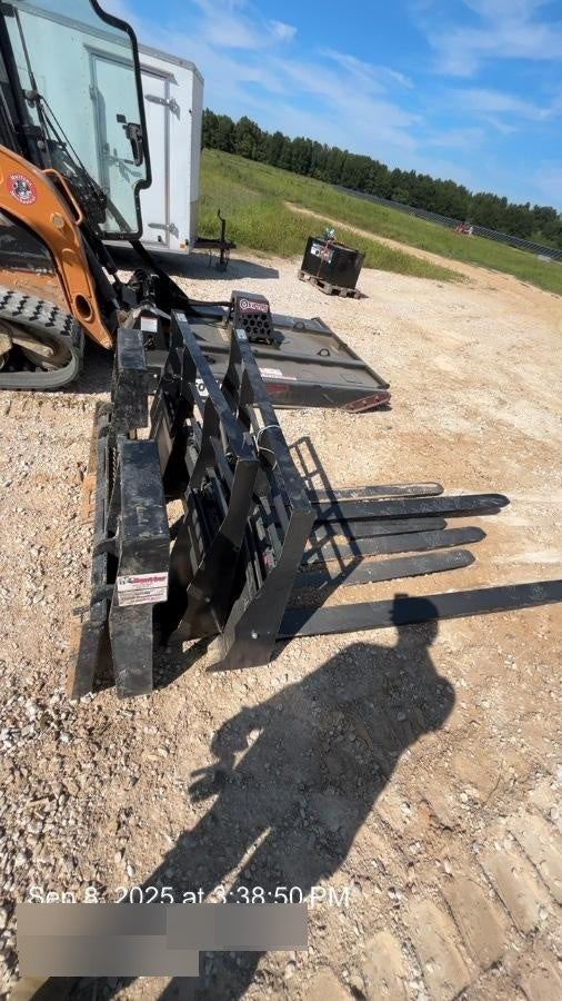 2025 ARROW MATERIAL HANDLING 24" Pallet Fork Frame