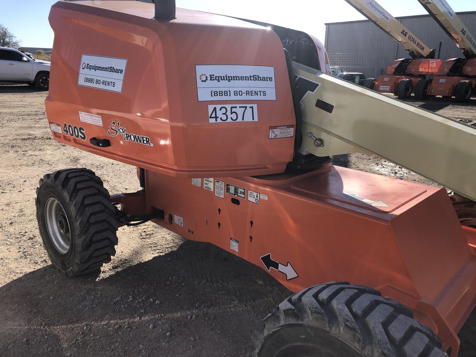 2019 JLG 400S