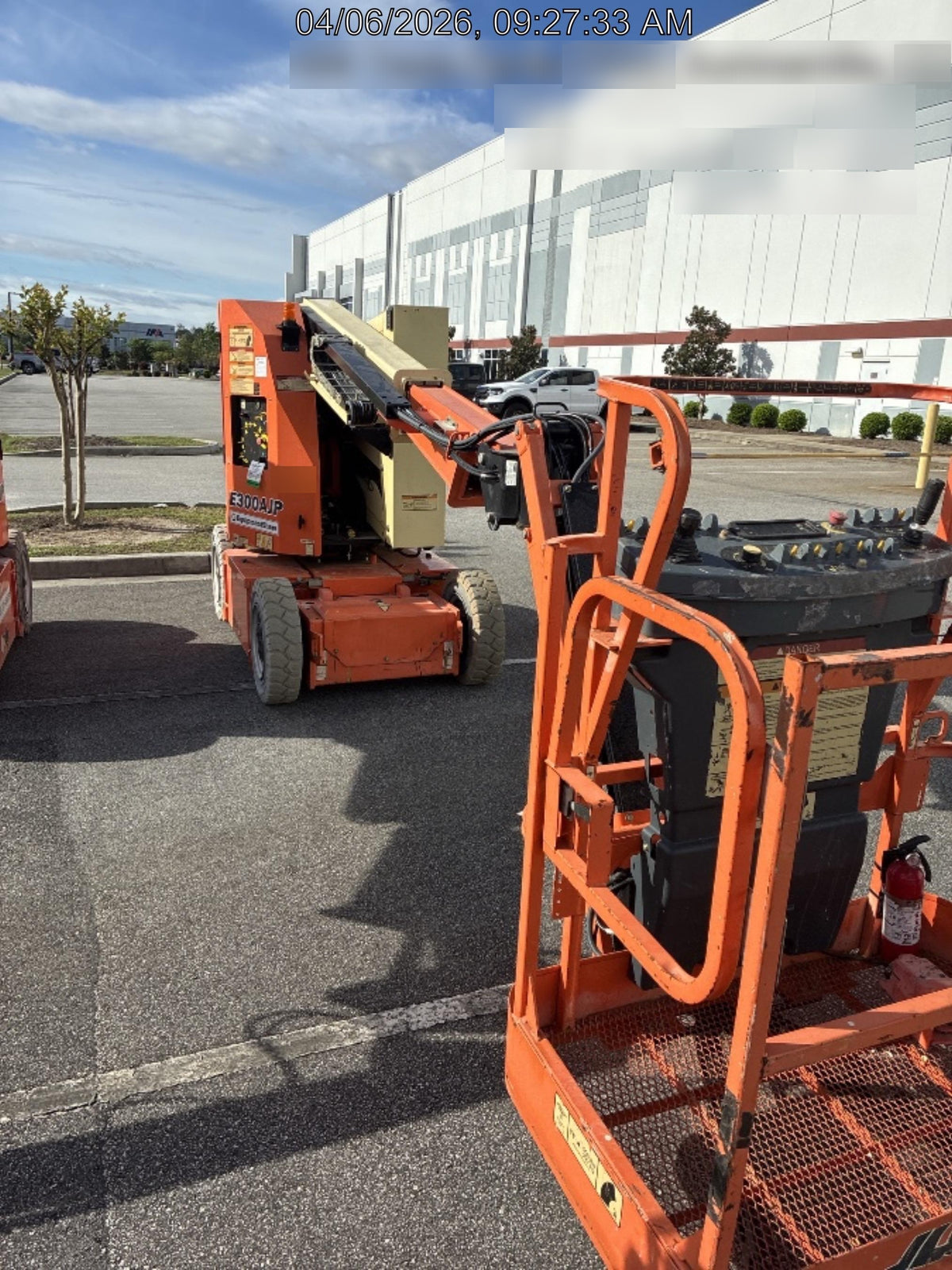 2019 JLG E300AJP