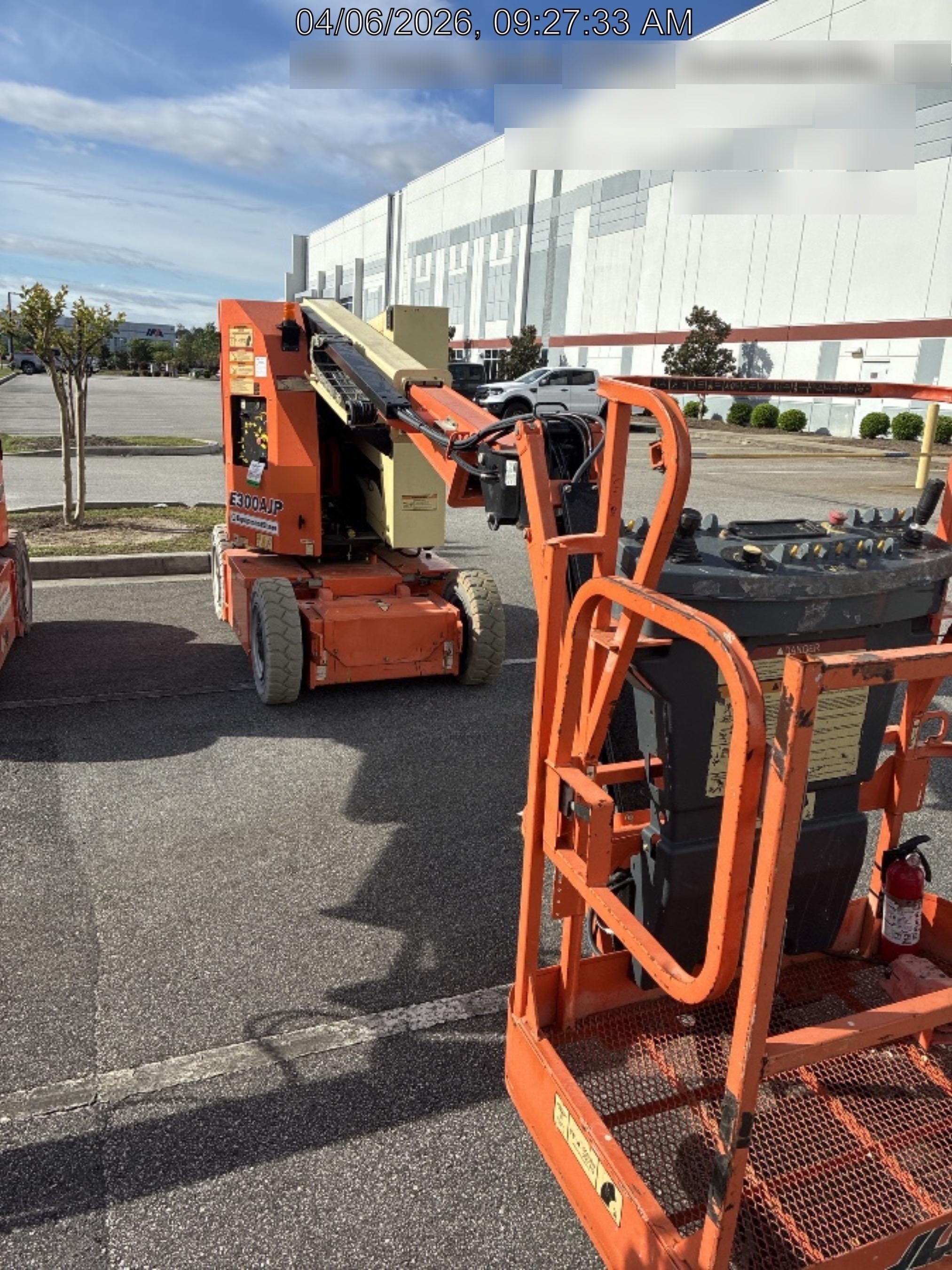 2019 JLG E300AJP