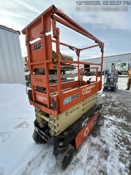 2022 JLG ES1932