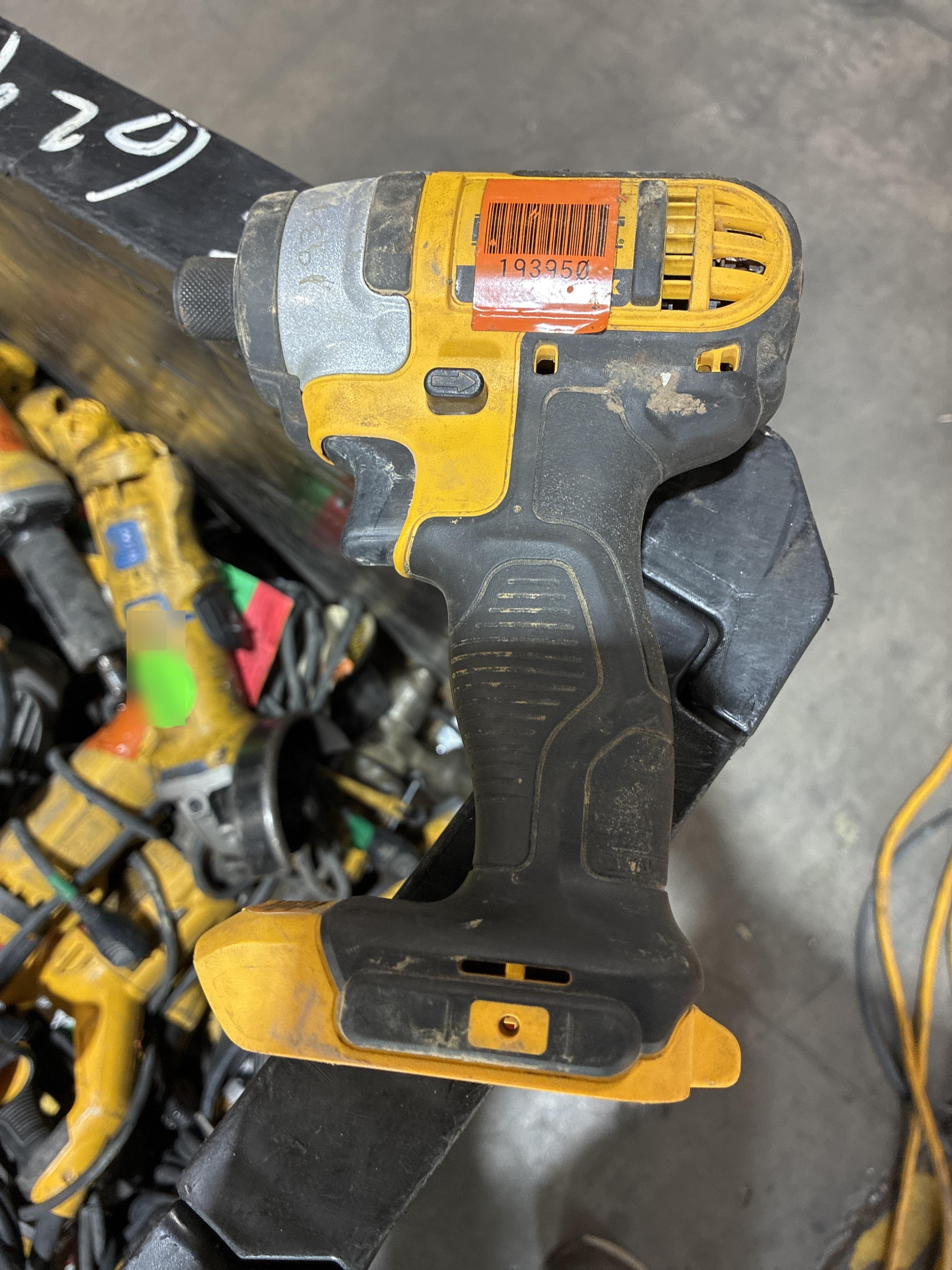 2021 DEWALT DCF885
