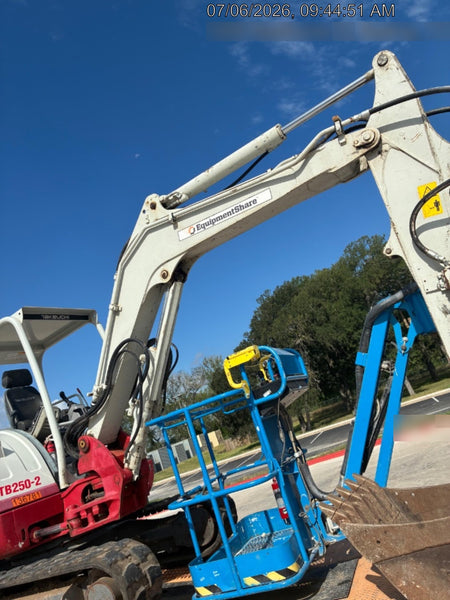 2021 TAKEUCHI TB250-2