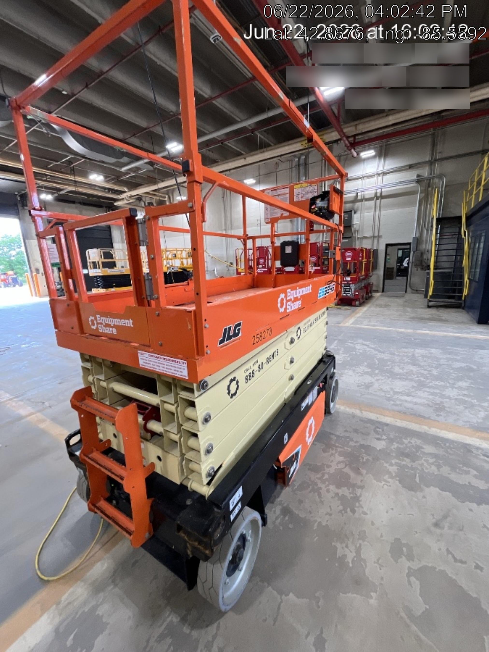 2022 JLG ES3246